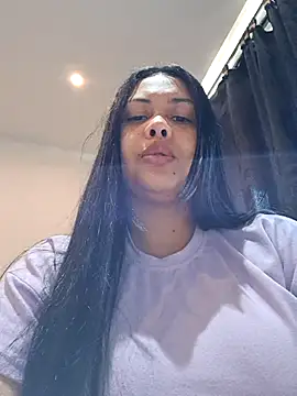 Snapshot of Alessandraa- chatting on 10/22/25, 12:27 Alessandraa- online show from 10/22/25, 12:27