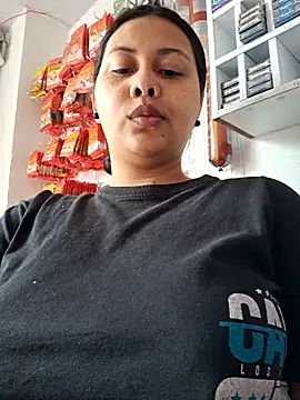 Snapshot of Alessandraa- chatting on 10/29/25, 04:09 Alessandraa- online show from 10/29/25, 04:09