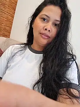 Snapshot of Alessandraa- chatting on 02/01/26, 10:19 Alessandraa- online show from 02/01/26, 10:19