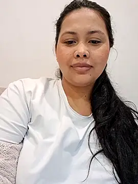 Snapshot of Alessandraa- chatting on 02/05/26, 04:28 Alessandraa- online show from 02/05/26, 04:28