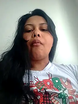 Snapshot of Alessandraa- chatting on 03/27/26, 02:28 Alessandraa- online show from 03/27/26, 02:28