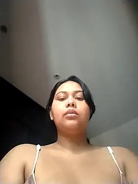 Snapshot of Alessandraa- chatting on 04/04/26, 07:44 Alessandraa- online show from 04/04/26, 07:44