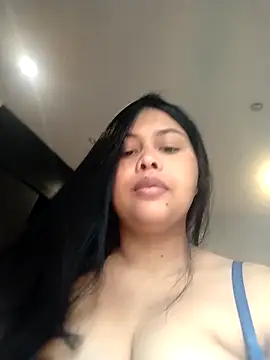 Snapshot of Alessandraa- chatting on 04/15/26, 07:58 Alessandraa- online show from 04/15/26, 07:58