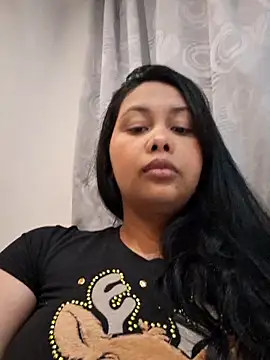 Snapshot of Alessandraa- chatting on 04/17/26, 12:02 Alessandraa- online show from 04/17/26, 12:02