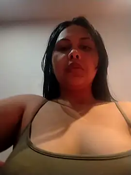 Snapshot of Alessandraa- chatting on 04/29/26, 11:00 Alessandraa- online show from 04/29/26, 11:00