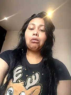 Snapshot of Alessandraa- chatting on 05/08/26, 04:34 Alessandraa- online show from 05/08/26, 04:34