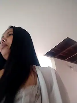 Snapshot of Alessandraa- chatting on 06/12/26, 02:16 Alessandraa- online show from 06/12/26, 02:16