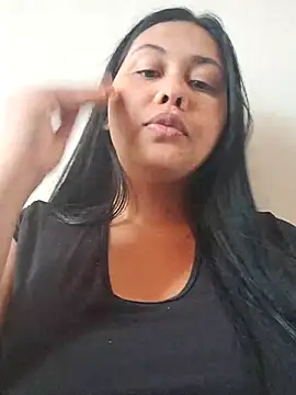 Snapshot of Alessandraa- chatting on 06/21/26, 06:32 Alessandraa- online show from 06/21/26, 06:32