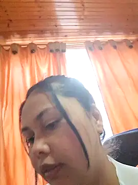 Snapshot of Alessandraa- chatting on 06/28/26, 10:16 Alessandraa- online show from 06/28/26, 10:16