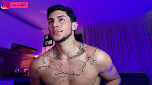 Snapshot of LeoCavalli_ chatting on 09/17/25, 04:19 LeoCavalli online show from 09/17/25, 04:19