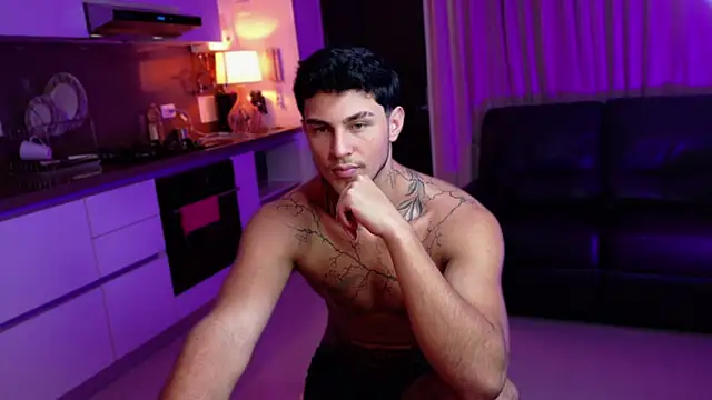 Snapshot of LeoCavalli_ chatting on 10/11/25, 04:38 LeoCavalli online show from 10/11/25, 04:38