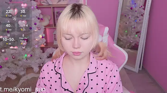 Snapshot of Kyomi_Sun chatting on 12/17/25, 09:54 Kyomi Sun online show from 12/17/25, 09:54