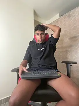 Snapshot of CHR58_ chatting on 04/29/26, 12:27 CHR58 online show from 04/29/26, 12:27