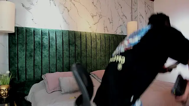 MrJustin  online show from 10/17/25, 08:22