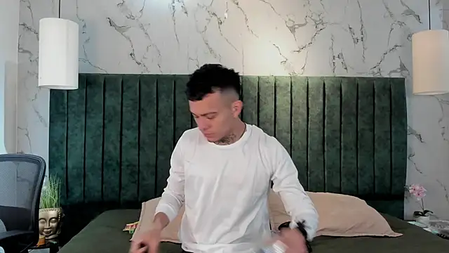 MrJustin  online show from 12/18/25, 08:15