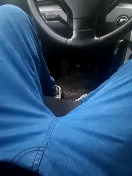 Snapshot of Mlody991112 chatting on 10/11/25, 03:32 Mlody991112 online show from 10/11/25, 03:32