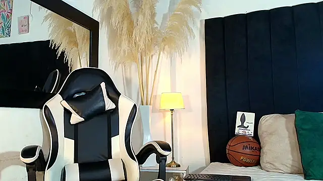 MaicolParker  online show from 06/19/26, 12:53