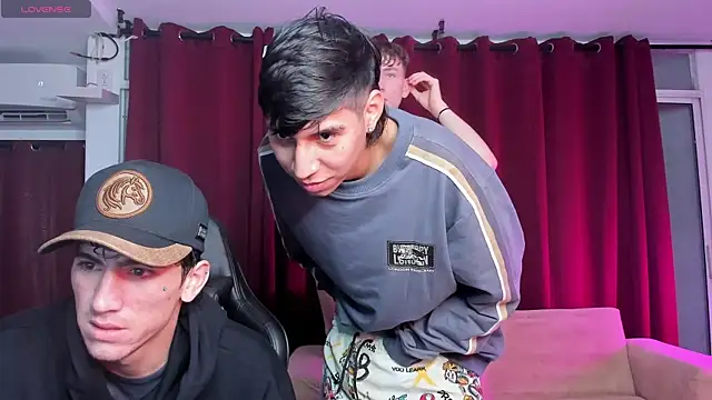 Snapshot of Handsomeboyss19 chatting on 10/04/25, 12:41 Handsomeboyss19 online show from 10/04/25, 12:41