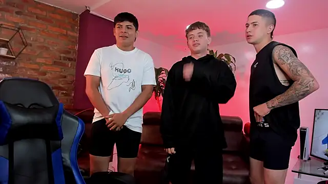 Snapshot of Handsomeboyss19 chatting on 11/07/25, 01:38 Handsomeboyss19 online show from 11/07/25, 01:38