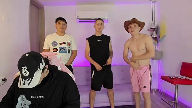 Snapshot of Handsomeboyss19 chatting on 11/18/25, 01:44 Handsomeboyss19 online show from 11/18/25, 01:44