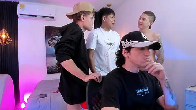 Snapshot of Handsomeboyss19 chatting on 11/20/25, 02:23 Handsomeboyss19 online show from 11/20/25, 02:23