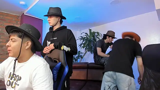 Snapshot of Handsomeboyss19 chatting on 11/22/25, 02:21 Handsomeboyss19 online show from 11/22/25, 02:21