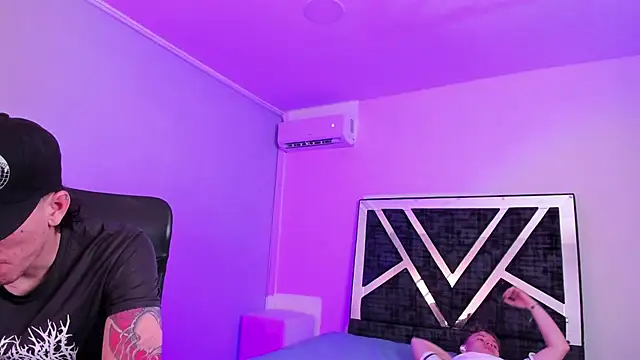 Snapshot of Handsomeboyss19 chatting on 02/05/26, 01:54 Handsomeboyss19 online show from 02/05/26, 01:54