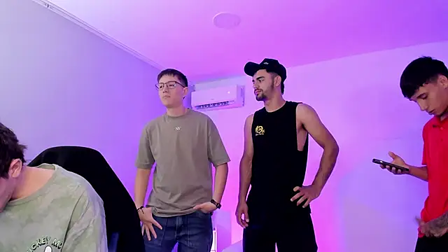 Handsomeboyss19 online show from 05/07/26, 08:47