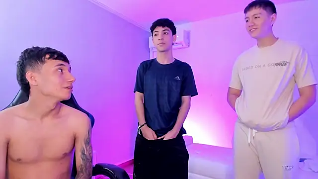 Handsomeboyss19 online show from 05/08/26, 08:47