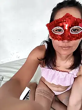 Snapshot of Luu-Lii777 chatting on 03/05/26, 05:36 Luu-Lii777 online show from 03/05/26, 05:36