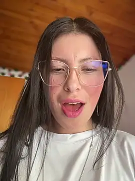 Snapshot of Mia_salinass chatting on 03/23/26, 08:02 Mia salinass online show from 03/23/26, 08:02