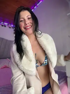 Snapshot of Mia_salinass chatting on 04/04/26, 07:22 Mia salinass online show from 04/04/26, 07:22