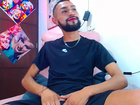 Snapshot of boybunnyerotic chatting on 09/17/25, 03:41 boybunnyerotic online show from 09/17/25, 03:41