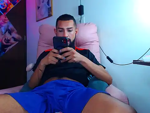 Snapshot of boybunnyerotic chatting on 09/20/25, 12:39 boybunnyerotic online show from 09/20/25, 12:39