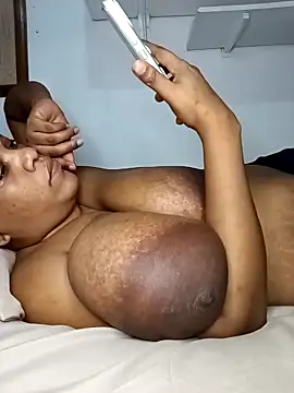 Snapshot of HappygalTheQueen chatting on 02/05/26, 07:29 HappygalTheQueen online show from 02/05/26, 07:29