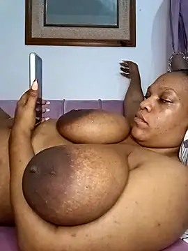 Snapshot of HappygalTheQueen chatting on 02/19/26, 08:05 HappygalTheQueen online show from 02/19/26, 08:05