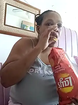 Snapshot of HappygalTheQueen chatting on 02/28/26, 10:27 HappygalTheQueen online show from 02/28/26, 10:27