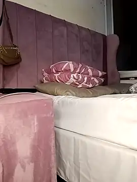 Snapshot of HappygalTheQueen chatting on 03/14/26, 11:43 HappygalTheQueen online show from 03/14/26, 11:43