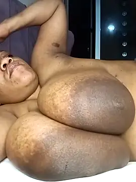 Snapshot of HappygalTheQueen chatting on 03/24/26, 06:35 HappygalTheQueen online show from 03/24/26, 06:35