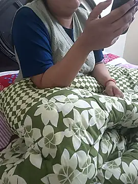 payal 261072  online show from 12/20/25, 05:58