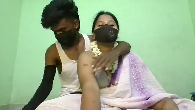 Snapshot of Shneeha_le chatting on 10/15/25, 05:02 Shneeha le online show from 10/15/25, 05:02