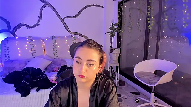 SarahCastro1  online show from 11/01/25, 04:36