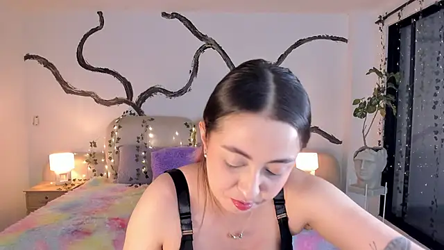 SarahCastro1  online show from 12/04/25, 04:33