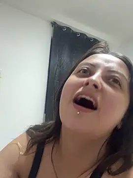 SarahCastro1  online show from 04/28/26, 05:01