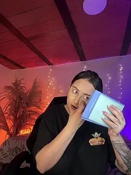 SarahCastro1  online show from 04/29/26, 12:05