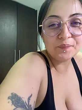 SarahCastro1  online show from 05/12/26, 10:40