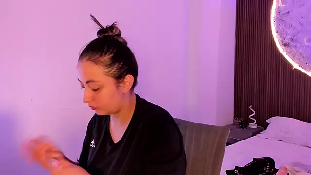 SarahCastro1  online show from 06/17/26, 12:24