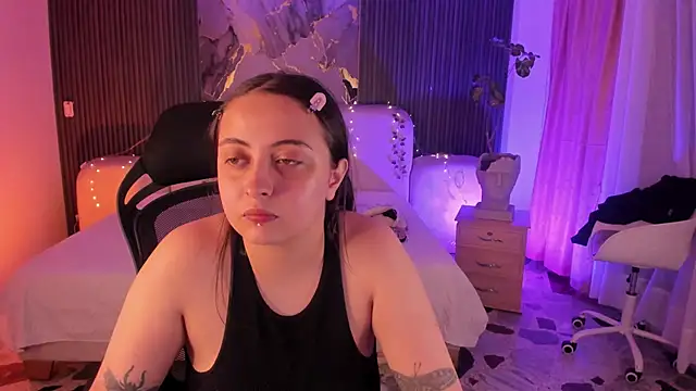 SarahCastro1  online show from 06/18/26, 02:45