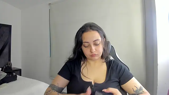 SarahCastro1  online show from 06/23/26, 12:41