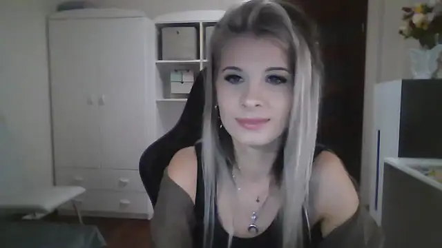 KristineGlow online show from 09/30/25, 02:00